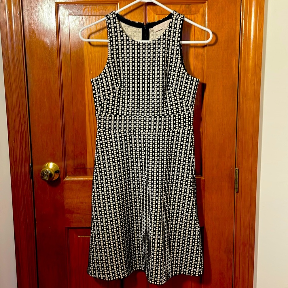Loft 00P black and white dress, like new